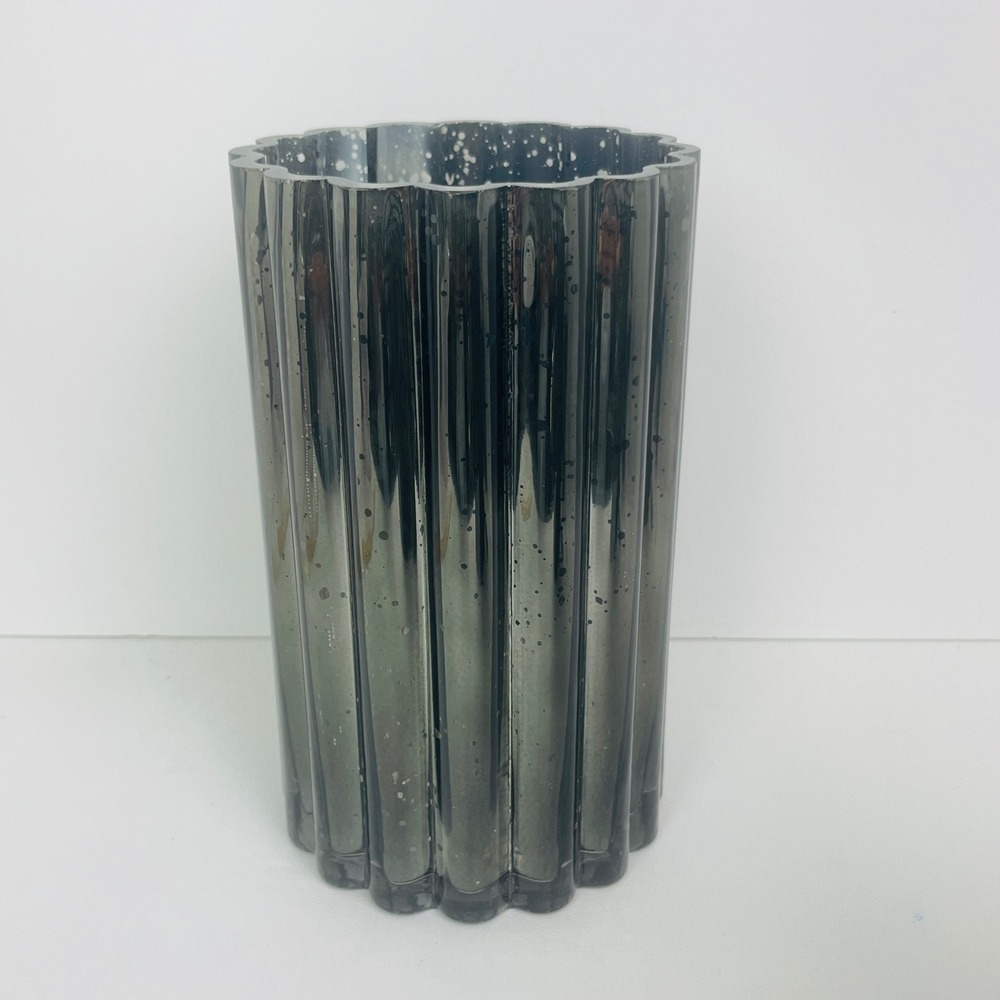 Unbranded Vase OS Fluted Mercury Glass Dark Silver Speckled Ribbed Excellent